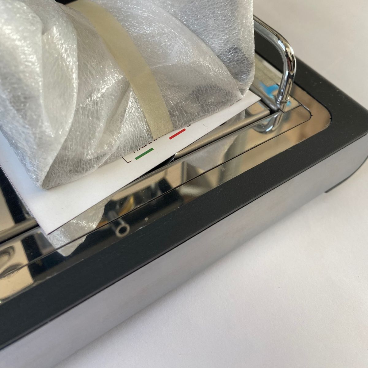 Ikonisches Schwarz und Chrom 01 - Outlet