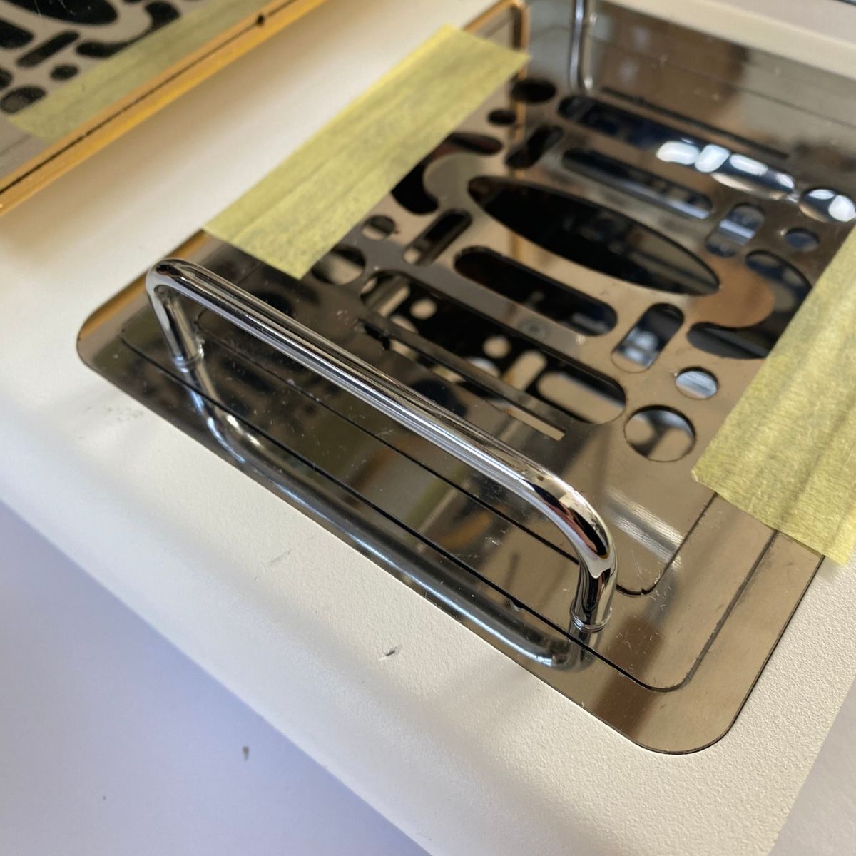 Ikonisches Weiß und 24 Karat Gold 04 – Outlet