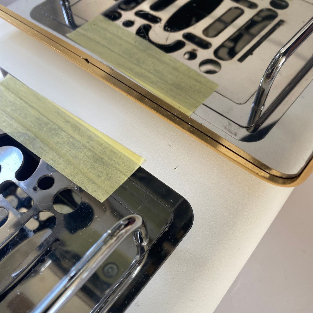 Ikonisches Weiß und 24 Karat Gold 04 – Outlet
