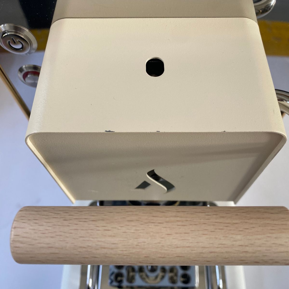 Iconica Bianco e oro 24 kt 01 - Outlet