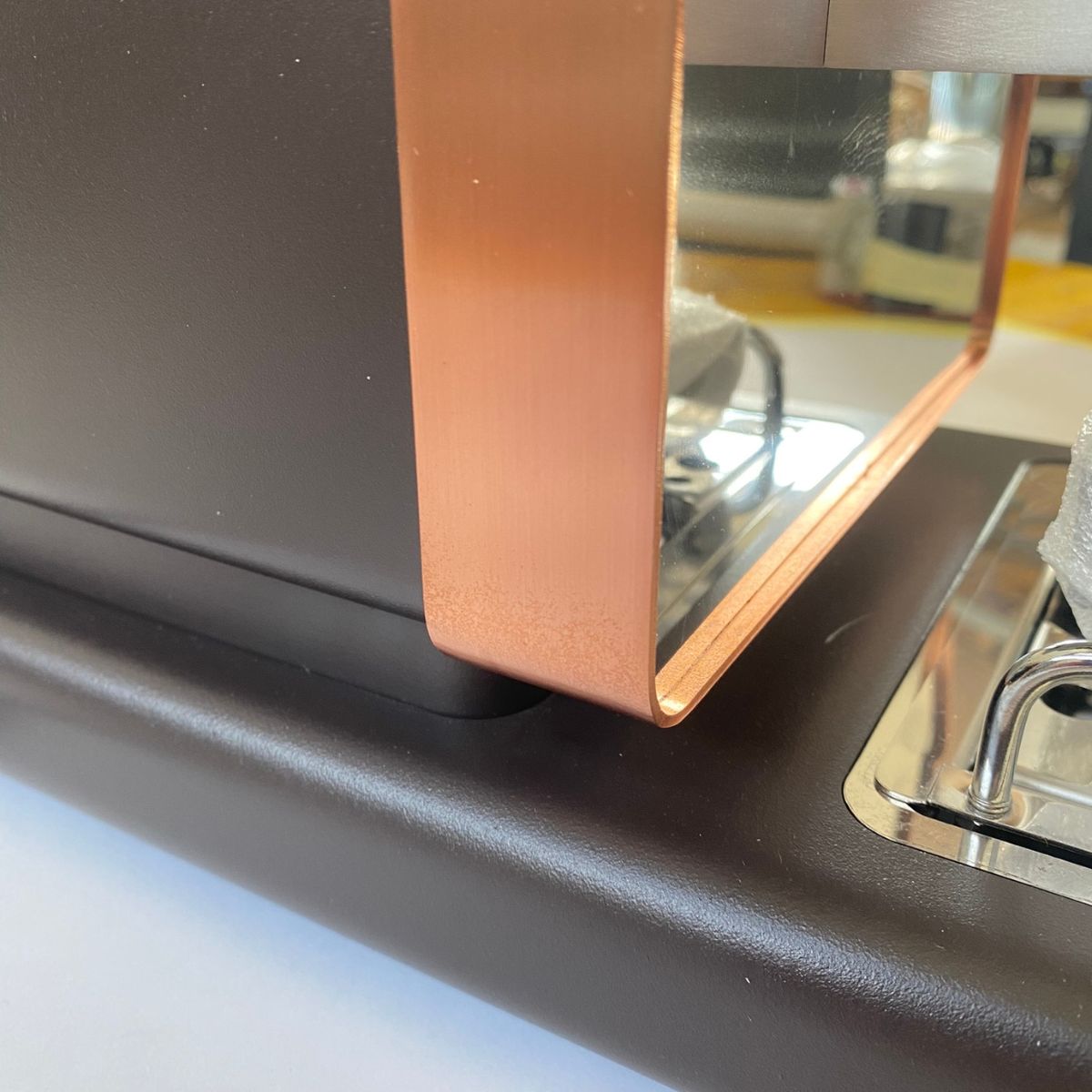 Ikonisches Braun und Kupfer - Outlet 01